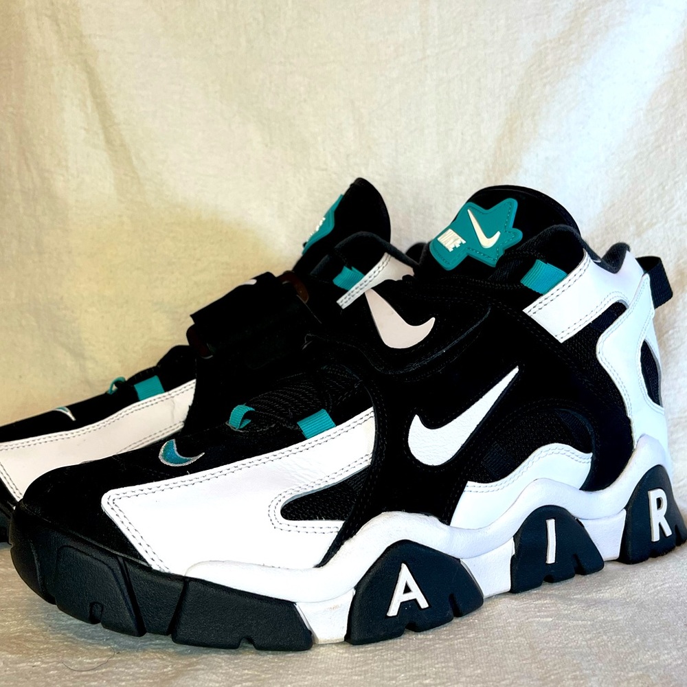 Nike air mid barrage white/black/teal like new Size 13 great condition